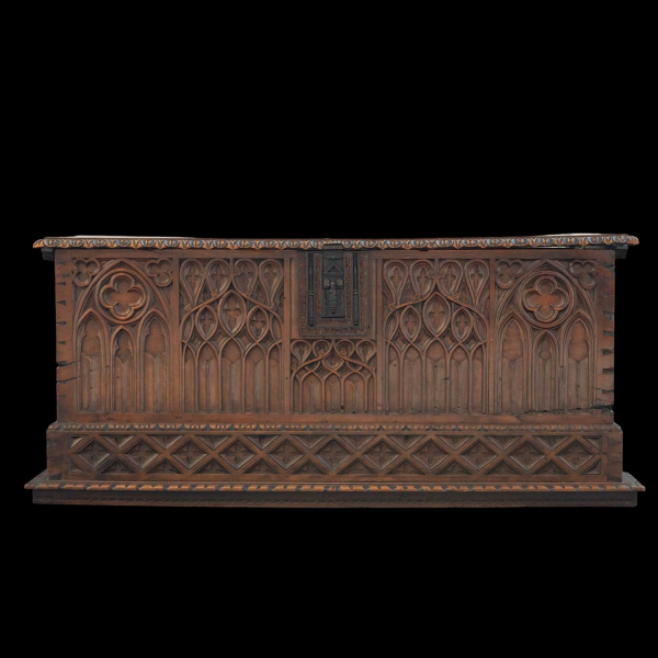 Gran Arca Gótica del siglo XV , trabajo medieval Francés o Alemán (con algunos elementos restaurados y sustituidos).