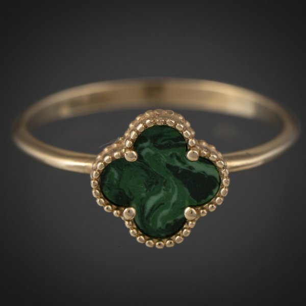 Anillo en oro amarillo de 18 kt estilo Van Cleef y malaquita.