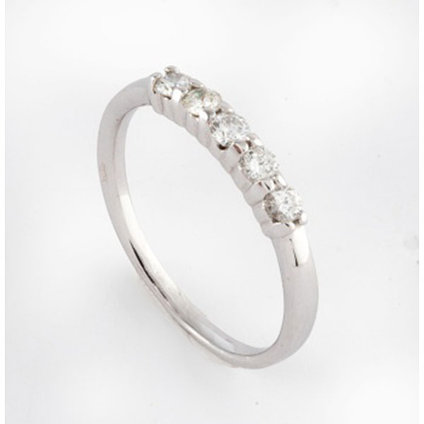 Cinquillo en oro blanco con diamantes talla brillante con un peso total de 0,3 cts. aprox.