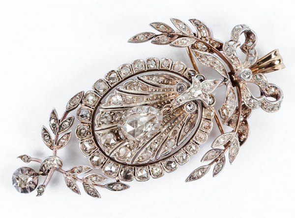 Bello alfiler-colgante antiguo MARABINI, en oro rosa y vistas de plata, cuajadas de diamantes.