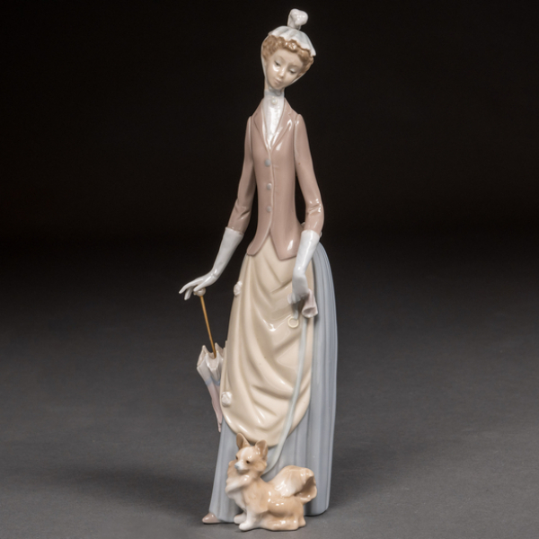&quot;Dama con paraguas&quot; Figura en porcelana esmaltada de Lladró.
