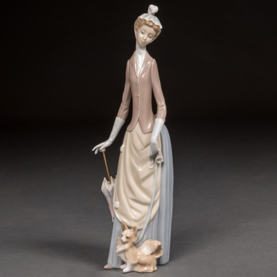 &quot;Dama con paraguas&quot; Figura en porcelana esmaltada de Lladró.