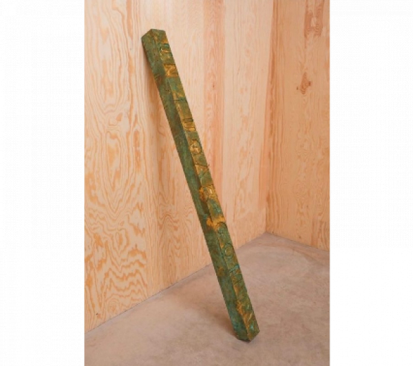 IVÁN ARGOTE (Bogotá, Colombia, 1983)  Un lugar común, 2024   Barra de concreto. 