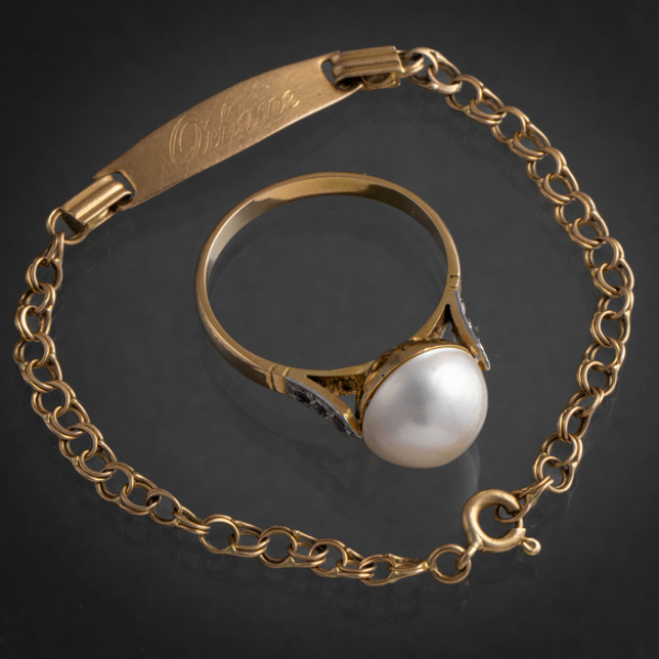 Conjunto de anillo y pulsera en oro amarillo de 18 kt.