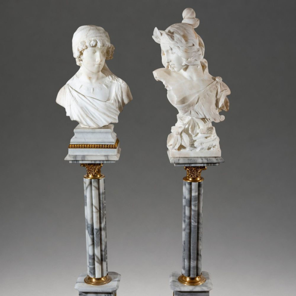 "DAMA y SAPHO" Pareja de bustos femeninos alegóricos, firmados, Escuela Francesa e Italiana de finales del siglo XIX.