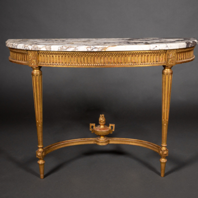 Consola estilo Luís XV en madera tallada y dorada del siglo XX.