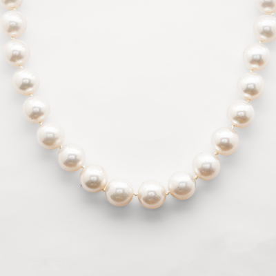 Espectacular collar de perlas australianas de 14-15,5 mm con cierre montado en oro blanco.