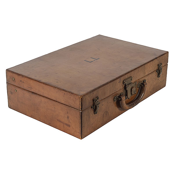 Excepcional y rara maleta rígida Louis Vuitton. Francia, c.1920.