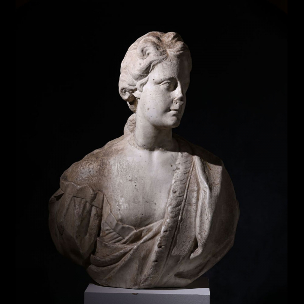 Importante escultura de "Divinidad Grecolatina" Italia, siglo XVII.   M&aacute;rmol de Carrara labrado