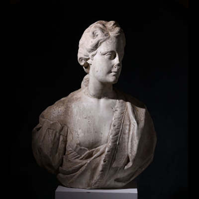 Importante escultura de "Divinidad Grecolatina" Italia, siglo XVII.   M&aacute;rmol de Carrara labrado