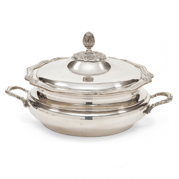 Centro en plata española y punzonada del siglo XX.