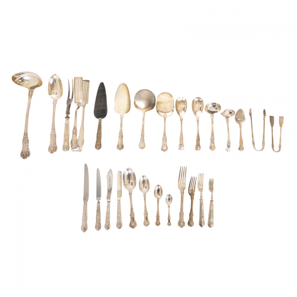Cuberter&iacute;a en plata inglesa punzonada para doce servicios, fles. del s.XIX. 168 piezas.