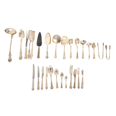 Cuberter&iacute;a en plata inglesa punzonada para doce servicios, fles. del s.XIX. 168 piezas.
