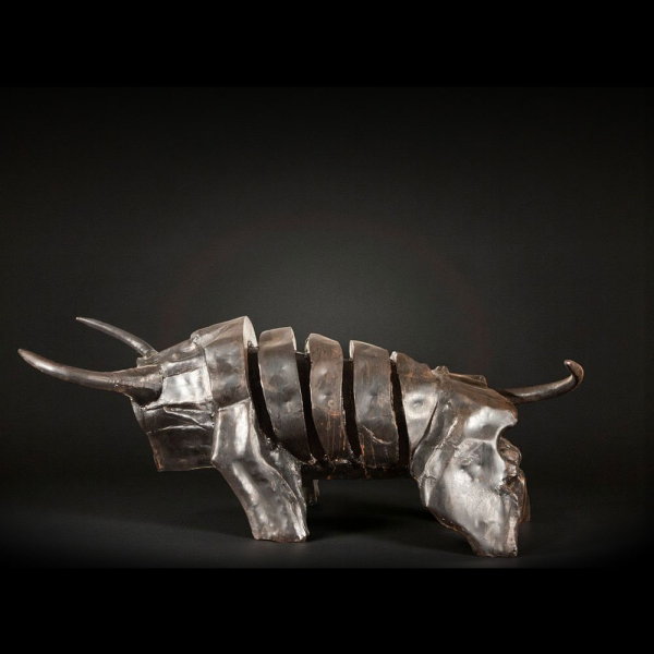 "Toro de hierro" Juan Garc&iacute;a Ripoll&eacute;s (n. 1932).  Escultura original en hierro forjado y soldado, FIRMADO.