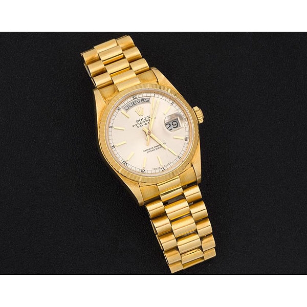 Reloj de pulsera para caballero marca ROLEX, modelo Oyster Perpetual Day-Date, realizado en oro amarillo de 18 K.