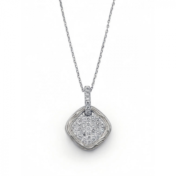 Cadena y colgante en oro blanco con cuajado central de diamantes talla brillante con un peso total de 0,22 grs. aprox.