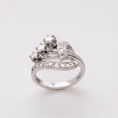 Sortija en oro blanco con diamantes tallas brillante y 8/8. 