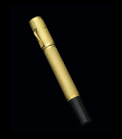 Estilográfica Aurora RA2 Italia c. 1925.    Tipo safety en ebonita con overlay gold filled en perfecto estado decorado con dibujo de cuadrícula.