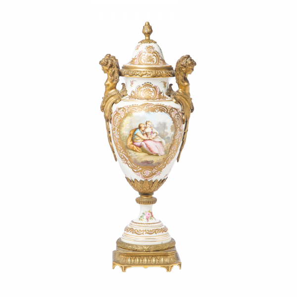Jarrón en porcelana de Sevrès con decoración esmaltada de escenas paisajísticas firmadas L. Bertran, fles. del s.XIX-ppios. del s.XX.
