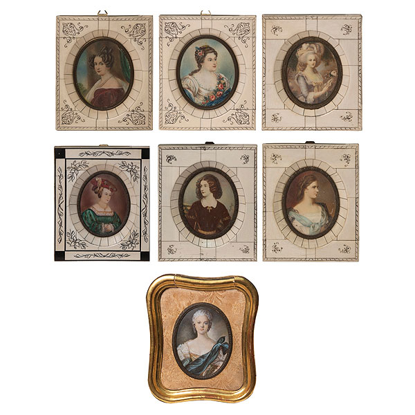 Lote de siete miniaturas francesas pintadas al gouache sobre hueso con representación de bustos de dama, fles. del s.XIX.