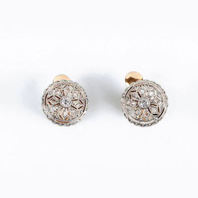 Pendientes roset&oacute;n vintage en oro amarillo 18 K, con un limpio y blanco diamante central, talla brillante antigua 