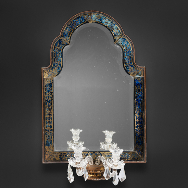 Espejo Veneciano con dos apliques de luz en cristal. Siglo XIX
