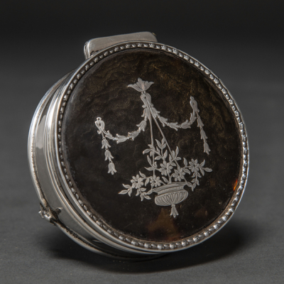 Cajita Joyero circular en plata Inglesa punzonada de finales del siglo XIX.