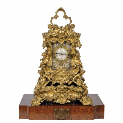 Importante Reloj Santiago de James Moore, circa 1840.   Fue un regalo de boda de la Reina Victoria del Reino Unido a Isabel II de España y Francisco de Asis de Borbón por su enlace en 1846. 