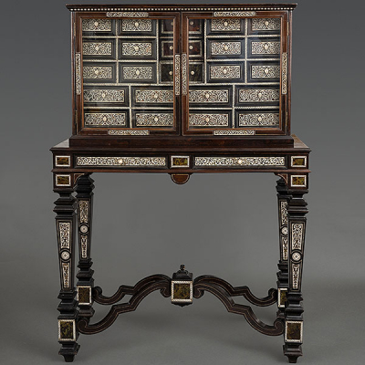 Importante bargueño o papelera en madera de palosanto y madera ebonizada en negro del siglo XIX.