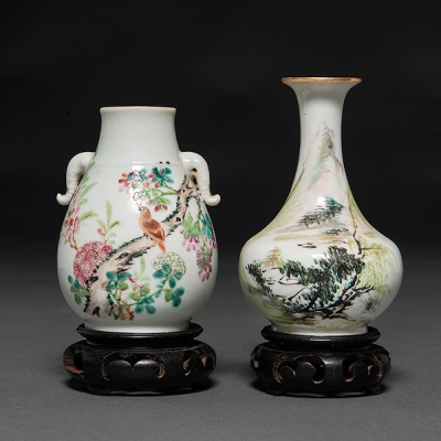 Dos jarroncitos en porcelana china