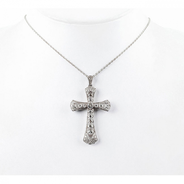 Cadenita con bella cruz colgante modernista en platino
