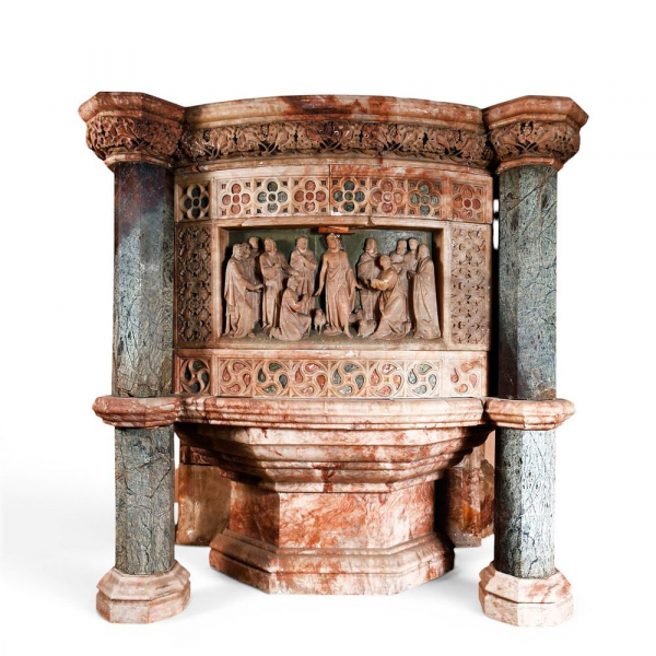 Importante púlpito neogótico florentino, Italia, Florencia, siglo XVIII.   Mármol Alabastro Fiorito y columnas en mármol Verde Alpi, labrados y esculpidos. 