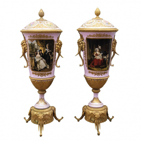 Pareja de monumentales jarrones de porcelana francesa Sèvres S. XIX. 