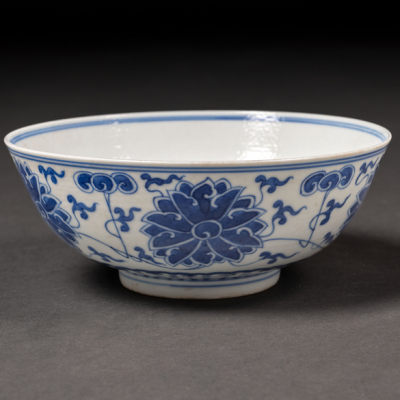 Cuenco en porcelana china azul y blanca del siglo XIX-XX