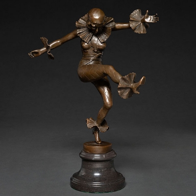 &quot;Danzarina&quot; Figura escultórica realizada en bronce patinado. Siglo XX 