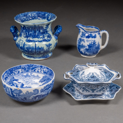 Conjunto de cuatro piezas en porcelana inglesa Victoria Ware Ironstone, Royal Dulton, Copelan England &amp; F´Sons.