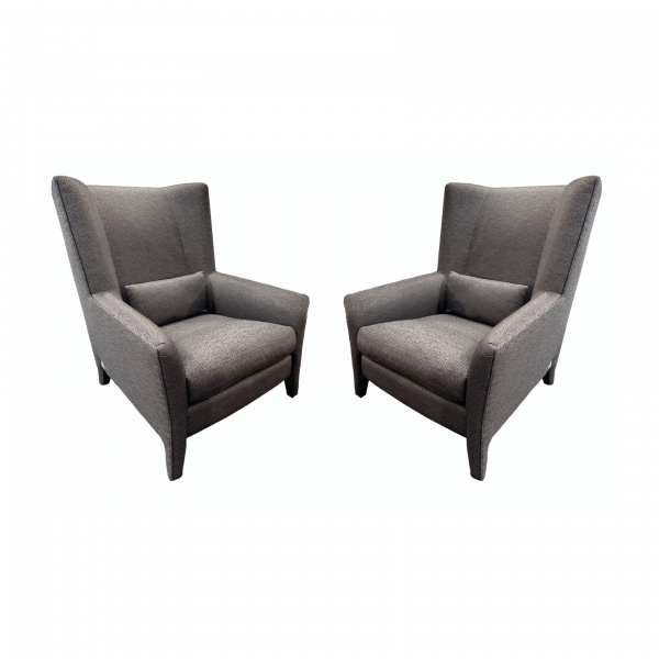 FENDI. Pareja de sillones con cojín modelo «Laetitia» de tonalidad negra. 