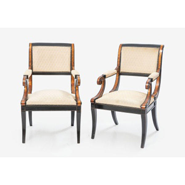 Pareja de butacas en madera lacada y dorada Estilo Victoriano.   &Eacute;poca: Pp. S. XX