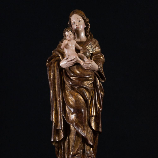 Espectacular Gran Virgen con Niño en brazos en madera de talla, escuela Romanista del siglo XVI. 