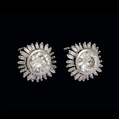 Pendientes de oro blanco de 18 k. con diamantes 3,05 y 3,02 cts 