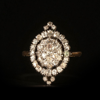 Importante anillo Victoriano en oro de 18k y diamantes, siglo XIX. 