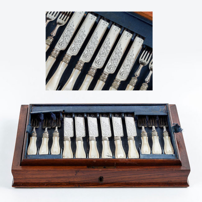 Bello juego vintage de doce cuchillos y tenedores en plata inglesa contrastada (Sheffield, 1873)