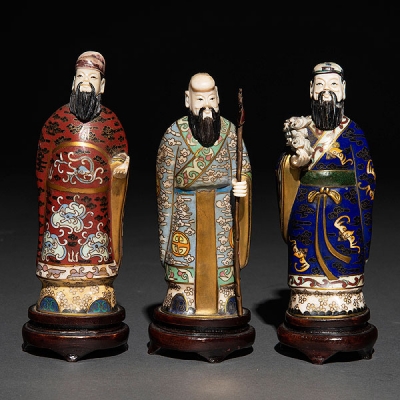 Tres figuras en esmalte cloisonné y marfil