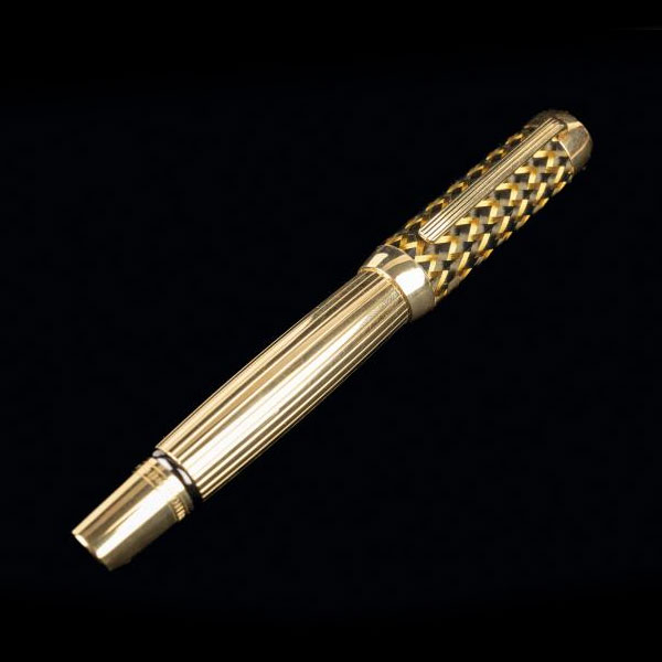 Pluma Montblanc JP Morgan 888.   Estilográfica oro de 18 K. marca MONTBLANC, modelo J.P. Morgan. Año 2004.