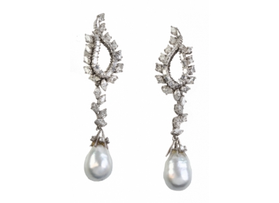 Pendientes largos de brillantes y diamantes talla baguette y marquisse años 50, con perlas barrocas colgantes