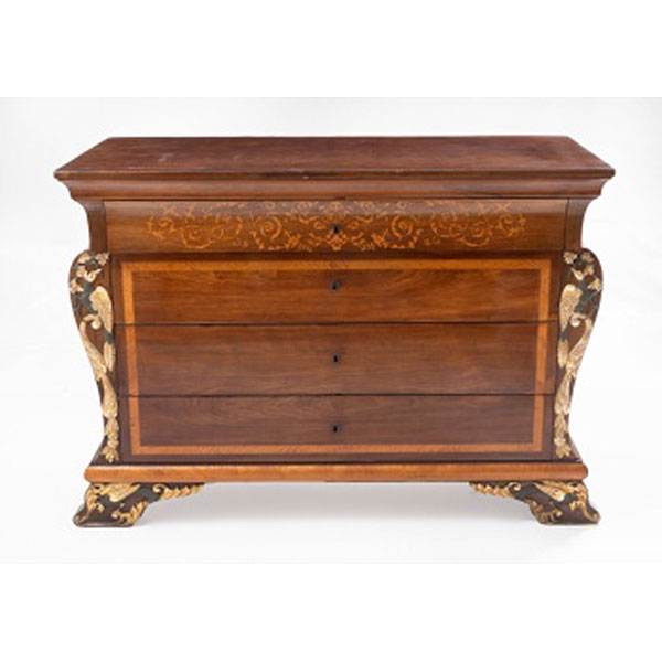 Cómoda en madera de caoba y marquetería Época Fernandina. España S. XIX.