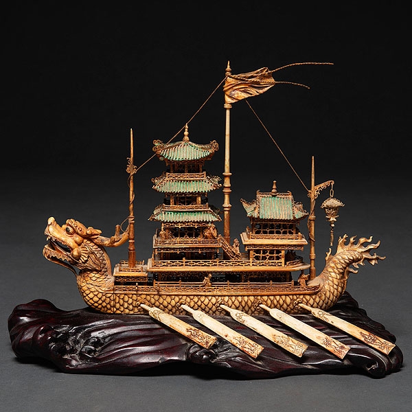 &quot;Barco en forma de dragón con pagodas&quot; realizado en marfil tallado y policromado del siglo XIX