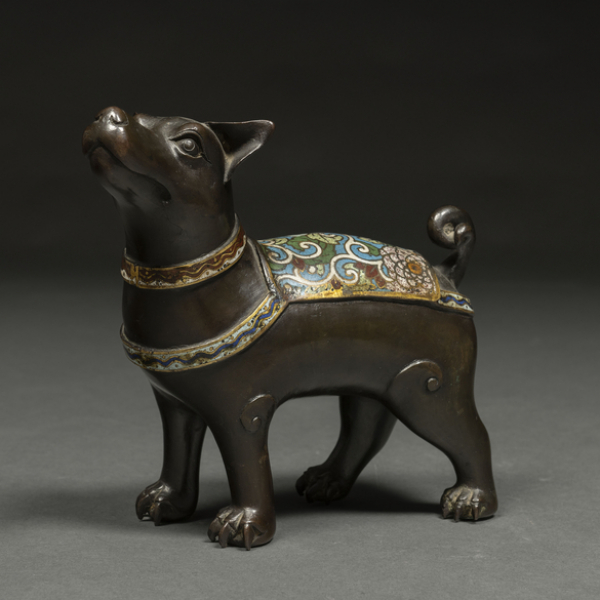 "Perro" Figura japonesa realizada en bronce y esmalte cloisonné periodo Meiji(1868-1912)