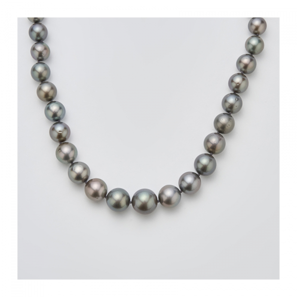 Collar de perlas cultivadas Tahití en degradé 9,74-15 mm. con cierre reasa marinera en oro.