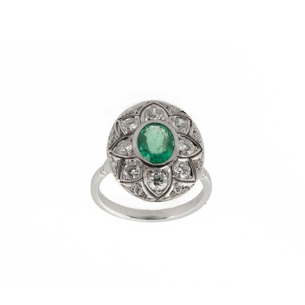 Sortija vintage en oro blanco 18 K con una bella esmeralda natural, talla oval
